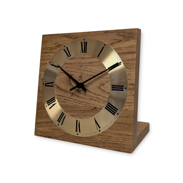 Natuhr Tischuhr Eiche rustikel dunkel geölt Holz - Knick - Massivholz Design - goldener Metall Zahlenreif